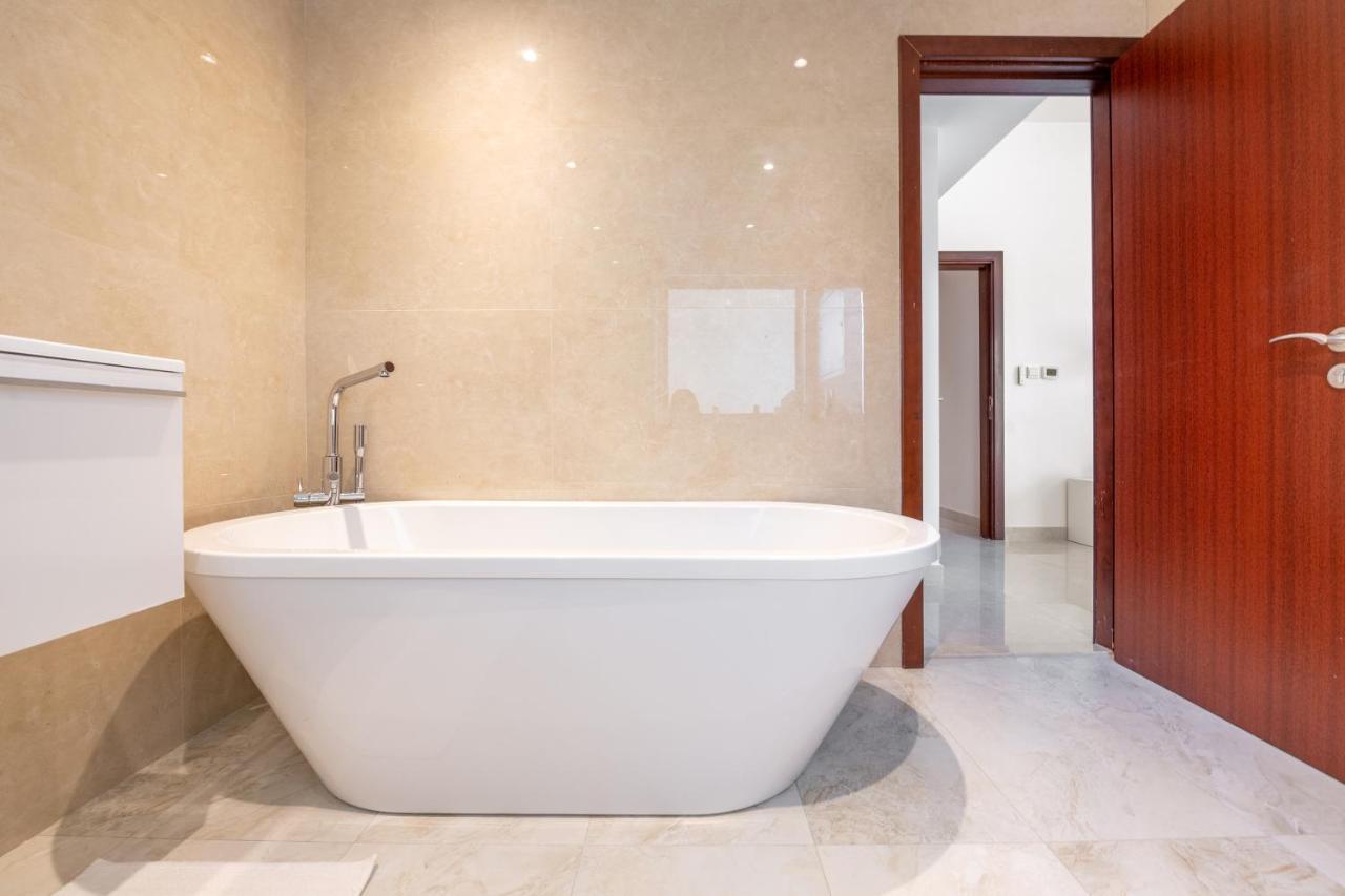 Deluxe Retreat In Jbr - Million Dollar View - Balcony Appartement