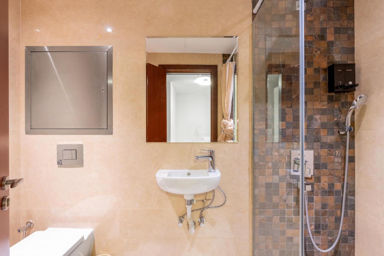 Appartement Deluxe Retreat In Jbr - Million Dollar View - Balcony *